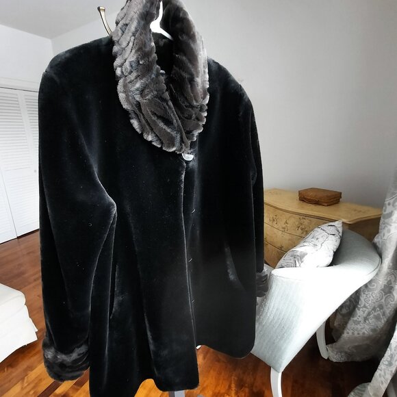 Faux fur coat, three quarter length, luxurious Old Money look TanJay - Picture 2 of 7